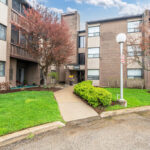 300 Everglade Crescent Unit #220